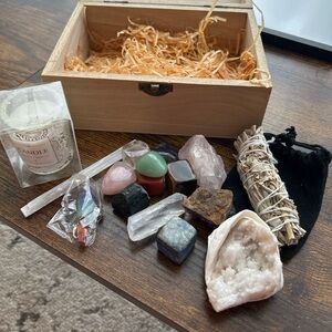 New!!! Chakra Crystal Healing Box Set w/ Sage, Candle & Gemstones. Great gift!